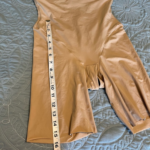 Like New Madenform Body contour Shaper - Picture 8 of 8